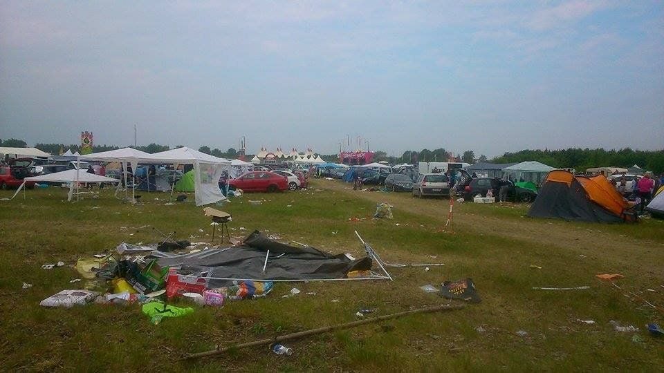 Alles, was nicht gebraucht wird, wird einfach liegen gelassen - zumindest bei diesem Zeltplatz.