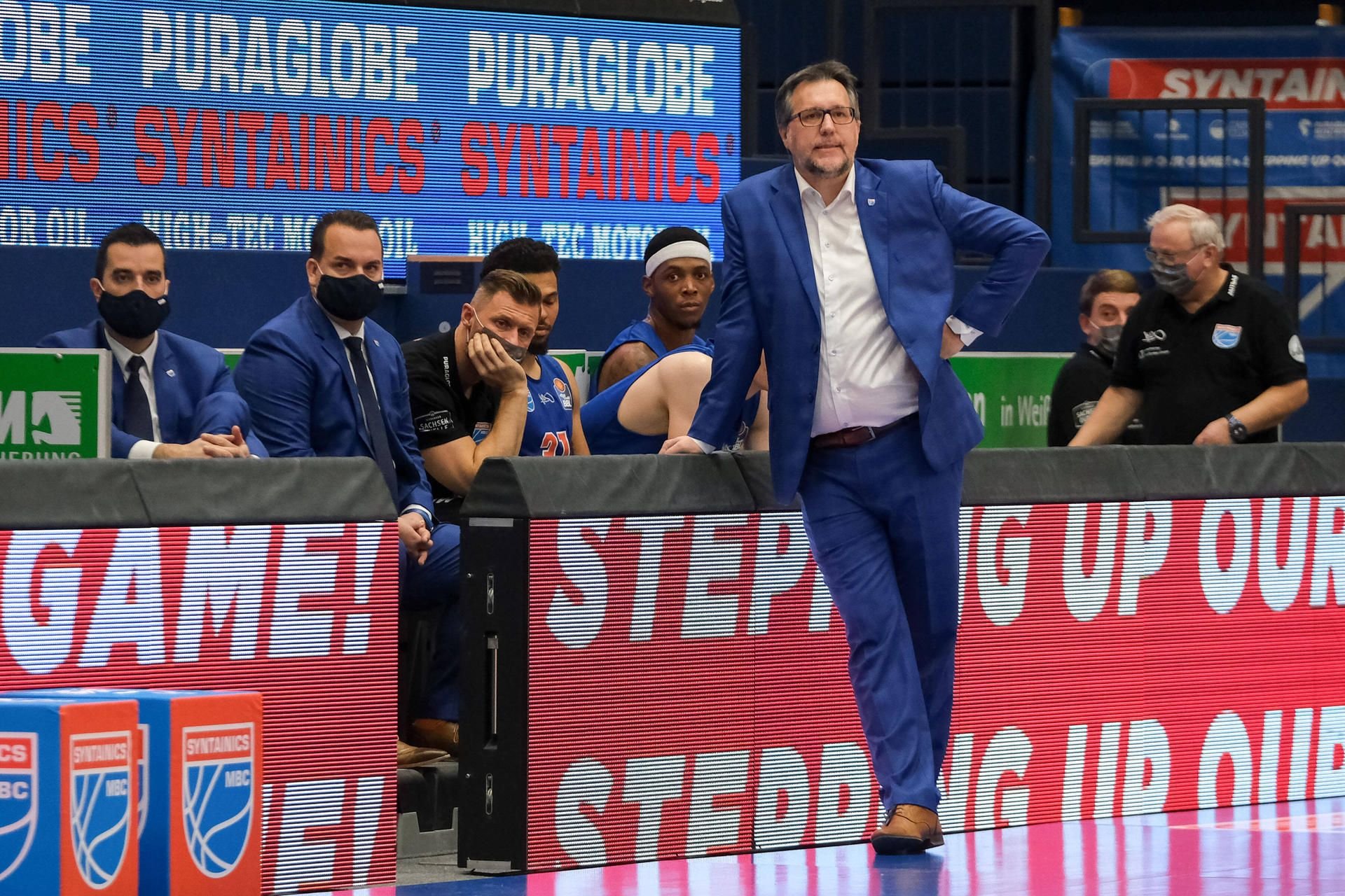 Ratlose Gesichter beim MBC um Trainer Silvano Poropat (r.) bei der Heimniederlage gegen Crailsheim.