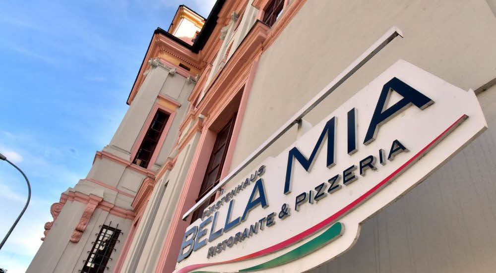Obwohl seit Monaten geschlossen, lässt der Schriftzug Bella Mia immer noch potenzielle Gäste nach der Türklinke greifen. Doch eine Rückkehr des italienischen Restaurants ins Weißenfelser Fürstenhaus steht in den Sternen.