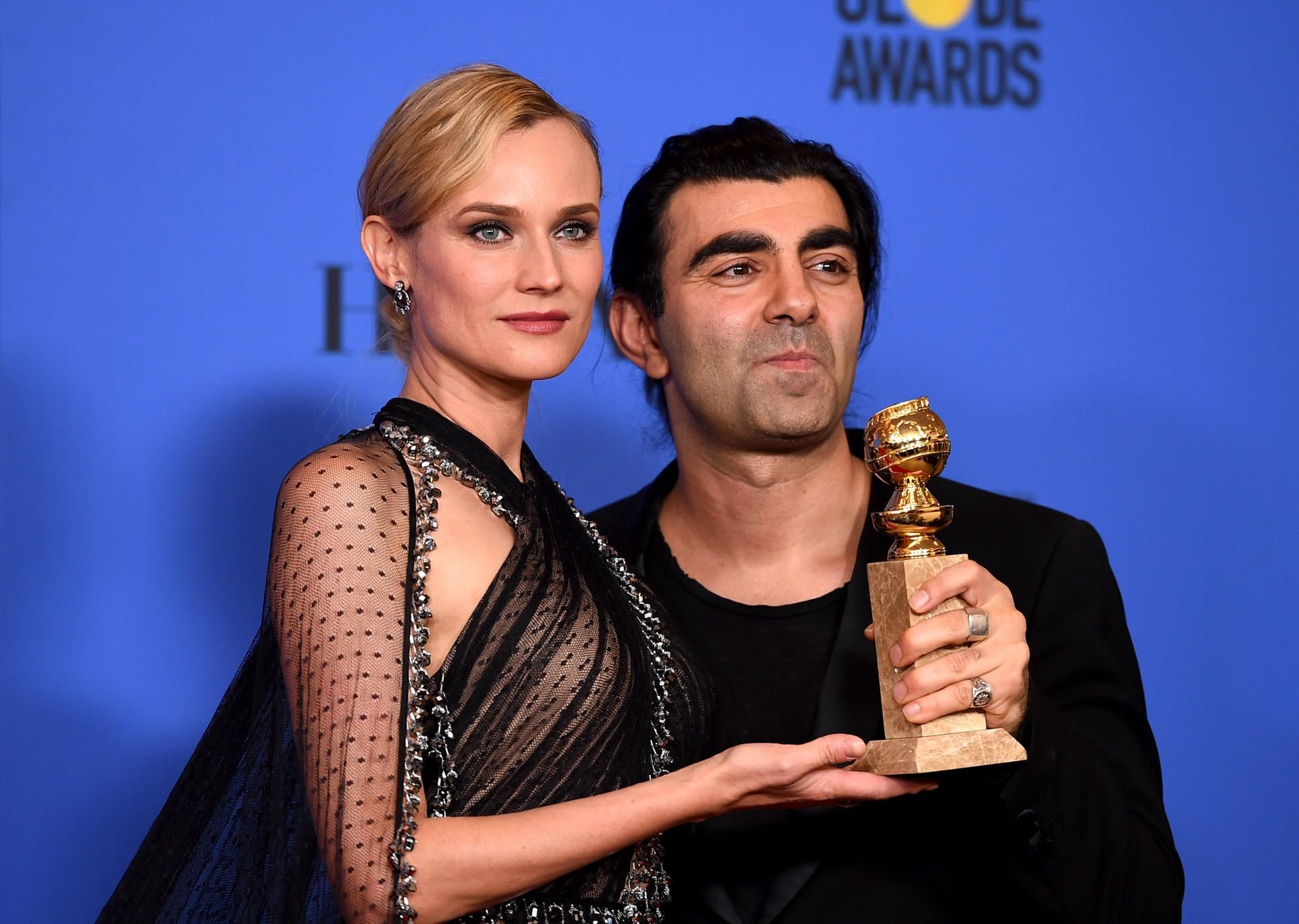 Diane Kruger (l.) und Fatih Akin mit ihrer Trophäe für „Aus dem Nichts“
