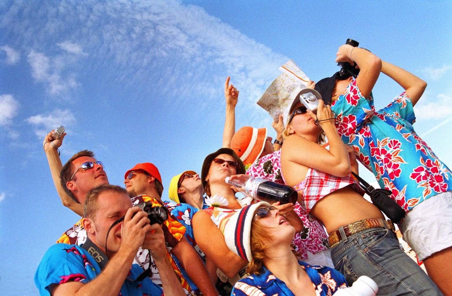 Mit Hut und Hawaiihemd: So sehen Touristen dem Klischee nach aus.