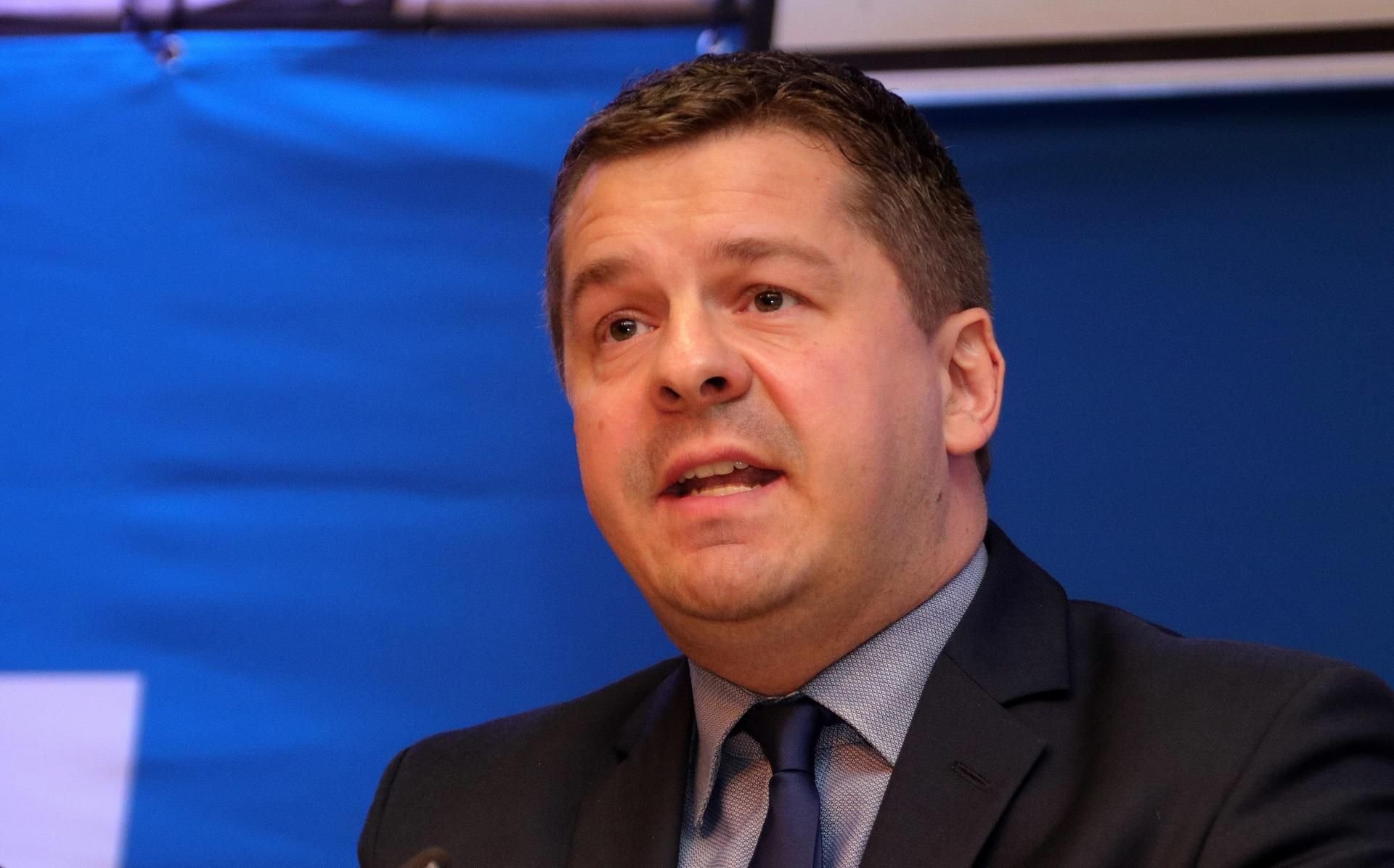 Sachsen-Anhalts CDU-Chef Sven Schulze hat sich in die Debatte um eine Schließung des Airports Leipzig-Halle eingeschaltet.