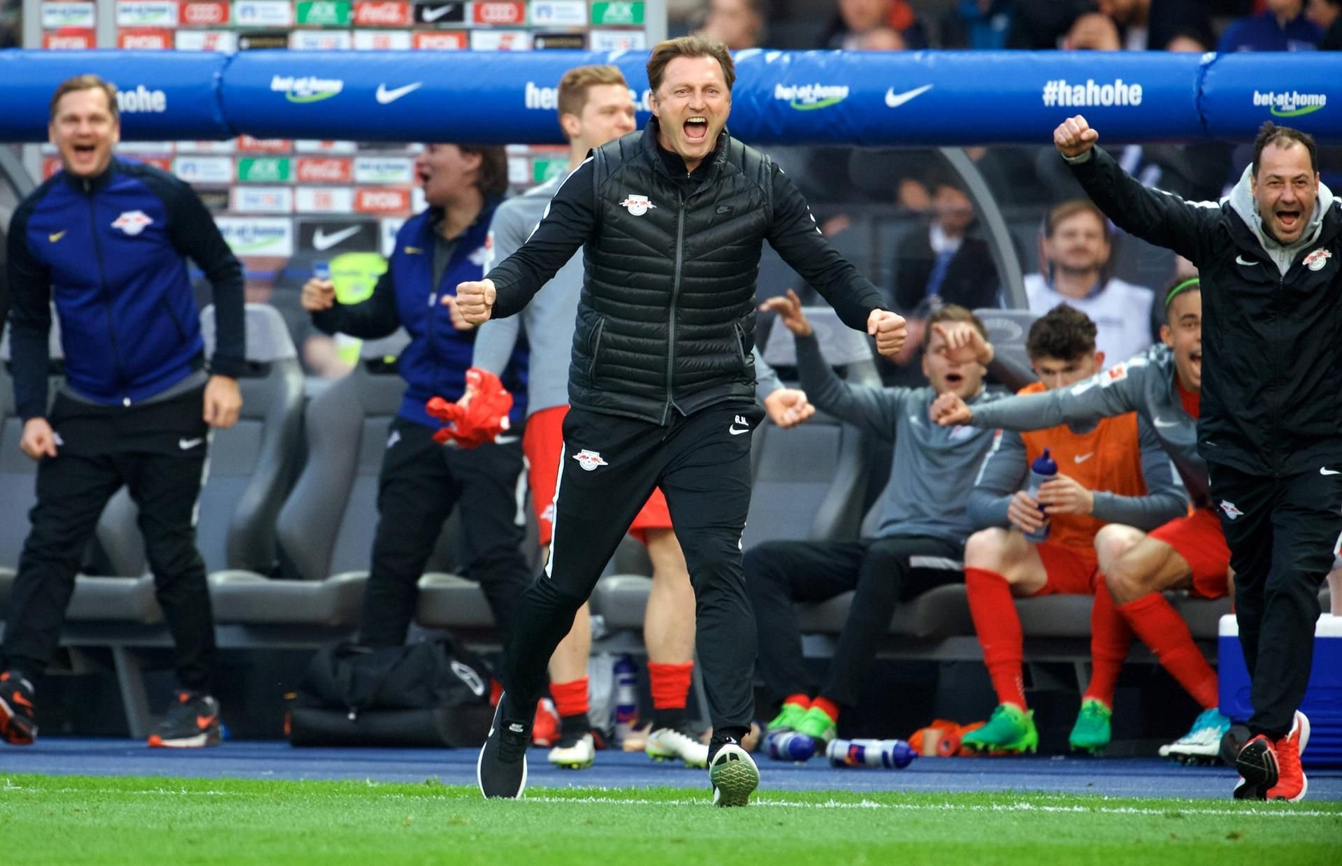 Nach dem Abpfiff im Berliner Olympiastadion gab es nicht nur im Gästeblock, der mit rund 10.000 Leipziger Anhängern gefüllt war, sondern auch auf der Trainerbank von RB Leipzig kein Halten mehr.