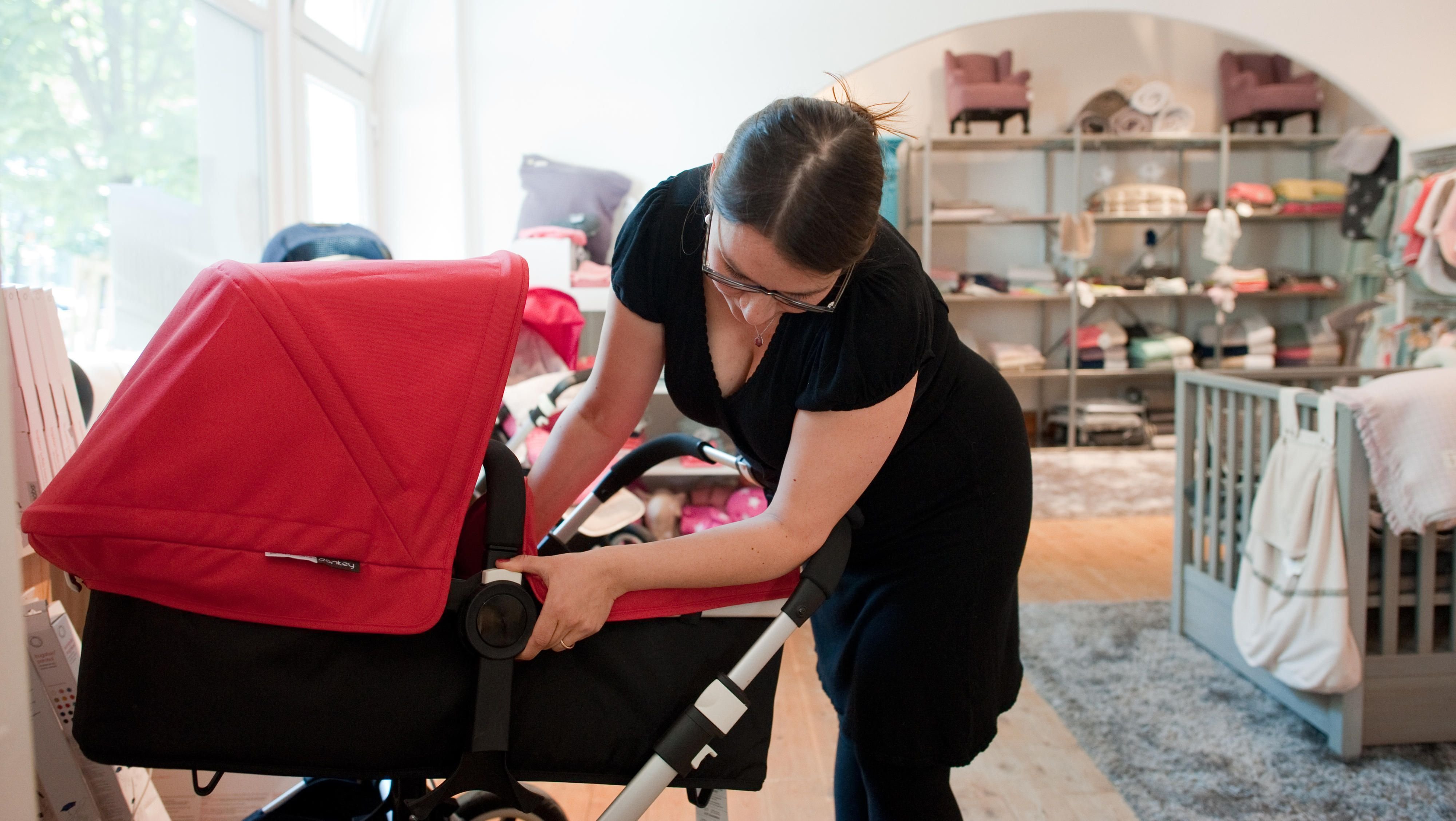 Rastet die Babywanne direkt ein oder ist es kompliziert?