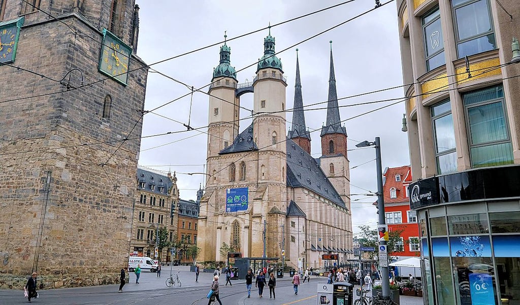 Blick auf die Marktkirche in Halle