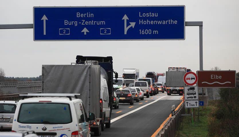 Staus gehören auf der A 2 bei Magdeburg zum Alltag.