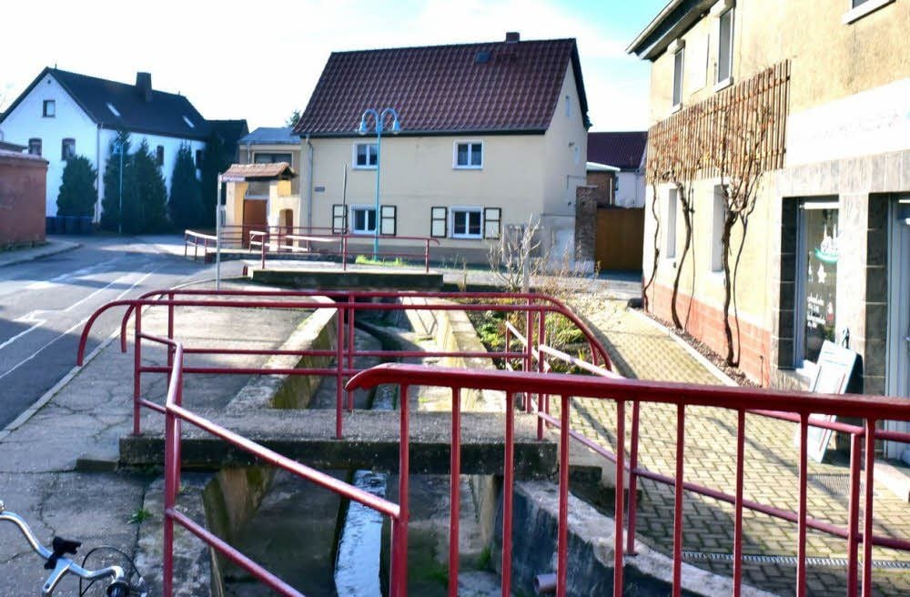 Geht es nach dem Willen der Ortschaftsräte, soll auch am Platz vor der Fleischerei Hand angelegt werden.