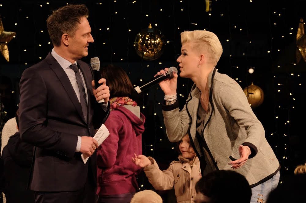 Dschungelqueen Melanie Müller im Interview mit TV-Halle-Moderator Christian Kadlubietz