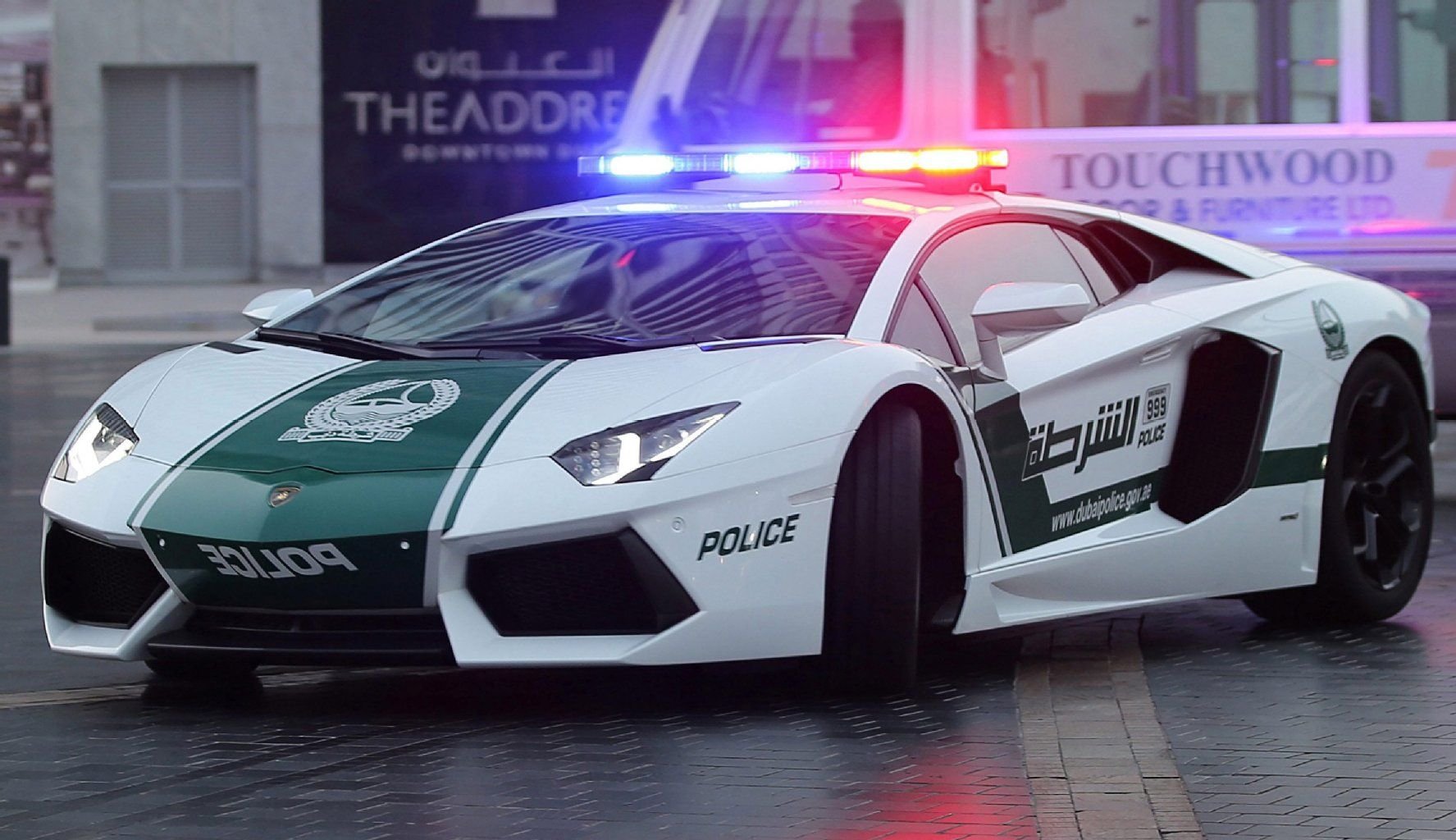 Die Polizei der Vereinigten Arabischen Emirate fährt jetzt einen Lamborghini Aventador.