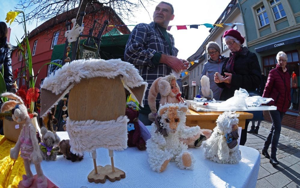 Die Ateliergemeinschaft Schöpfrad ist beim Kreativmarkt auf dem Holzmarkt in Aschersleben dabei.