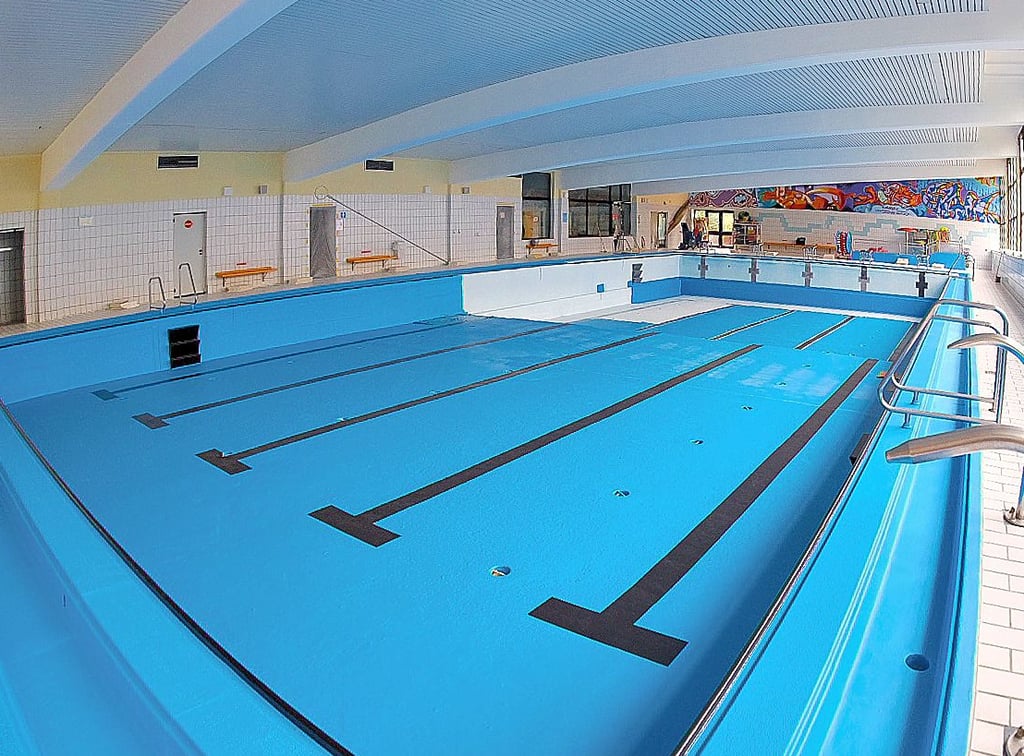 Mittwoch in der Zeitzer Schwimmhalle: Kein Wasser im Becken.