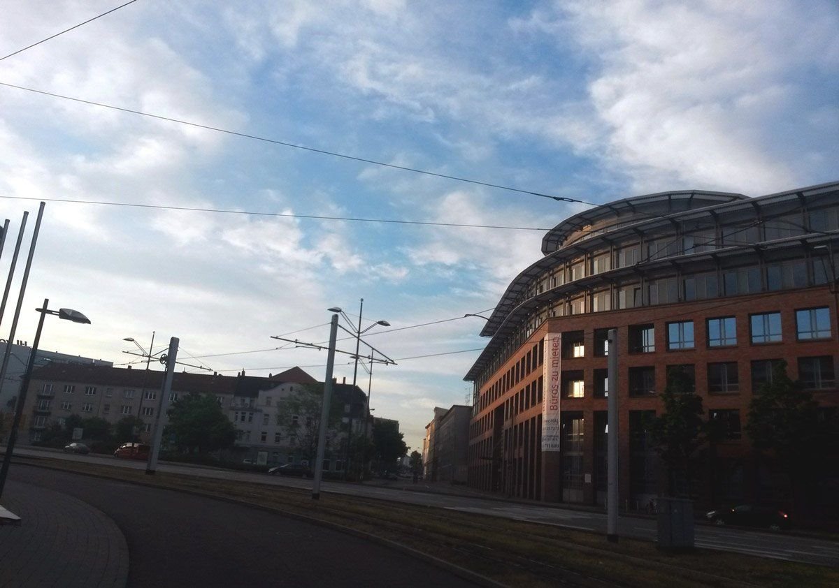 Am Dienstagmorgen zeigt sich sogar schon die Sonne am blauen Himmel.