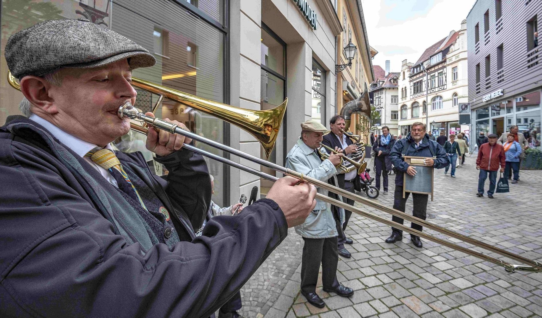 Bei den Swingtagen im Juni 2018 spielte auch „Lutzemanns Jatzkapelle“ aus Wetter an der Ruhr in der Steinbrücke in Quedlinburg.