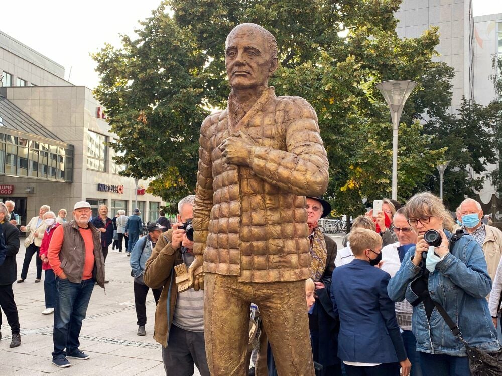Das Denkmal von Michail Gorbatschow in Dessau.