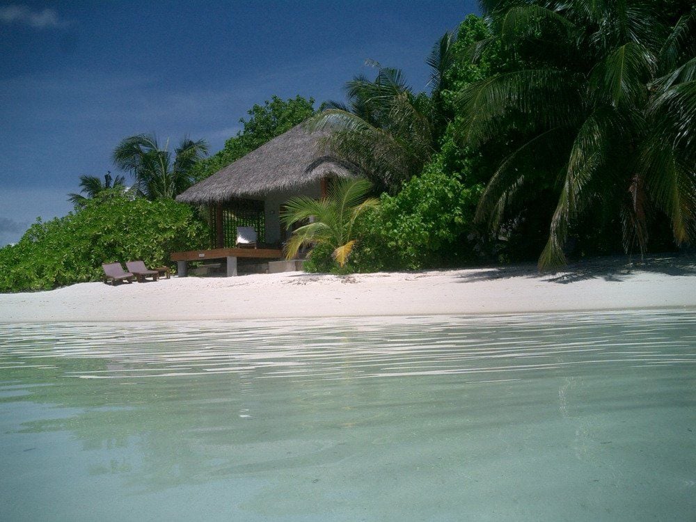 Romantische Hütte auf einsamer Insel gefällig? Im Resort Baros Maldives darf man schon an das Paradies denken.