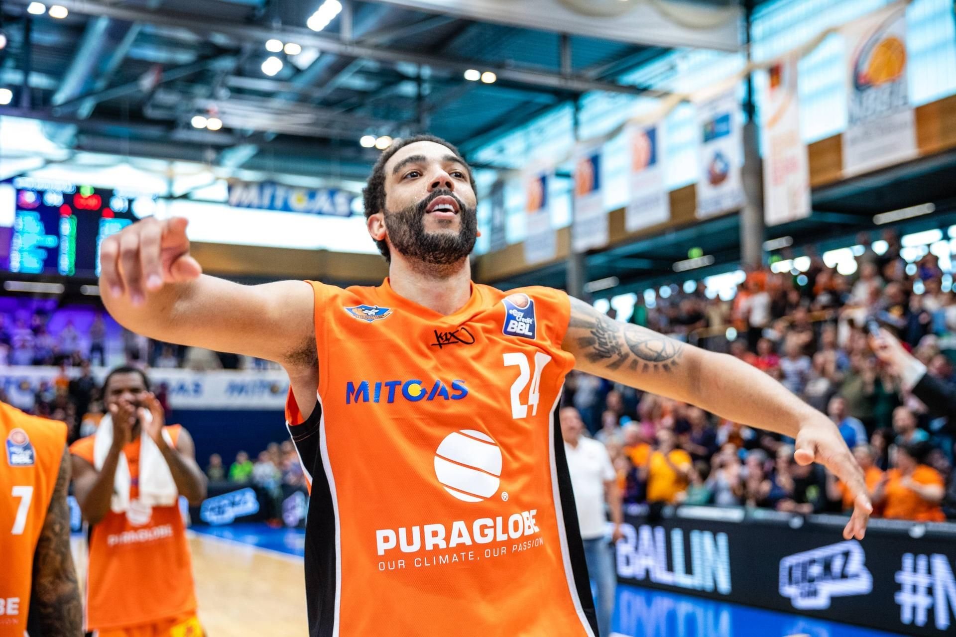 Bleibt Andrew Warren beim Syntainics MBC?
