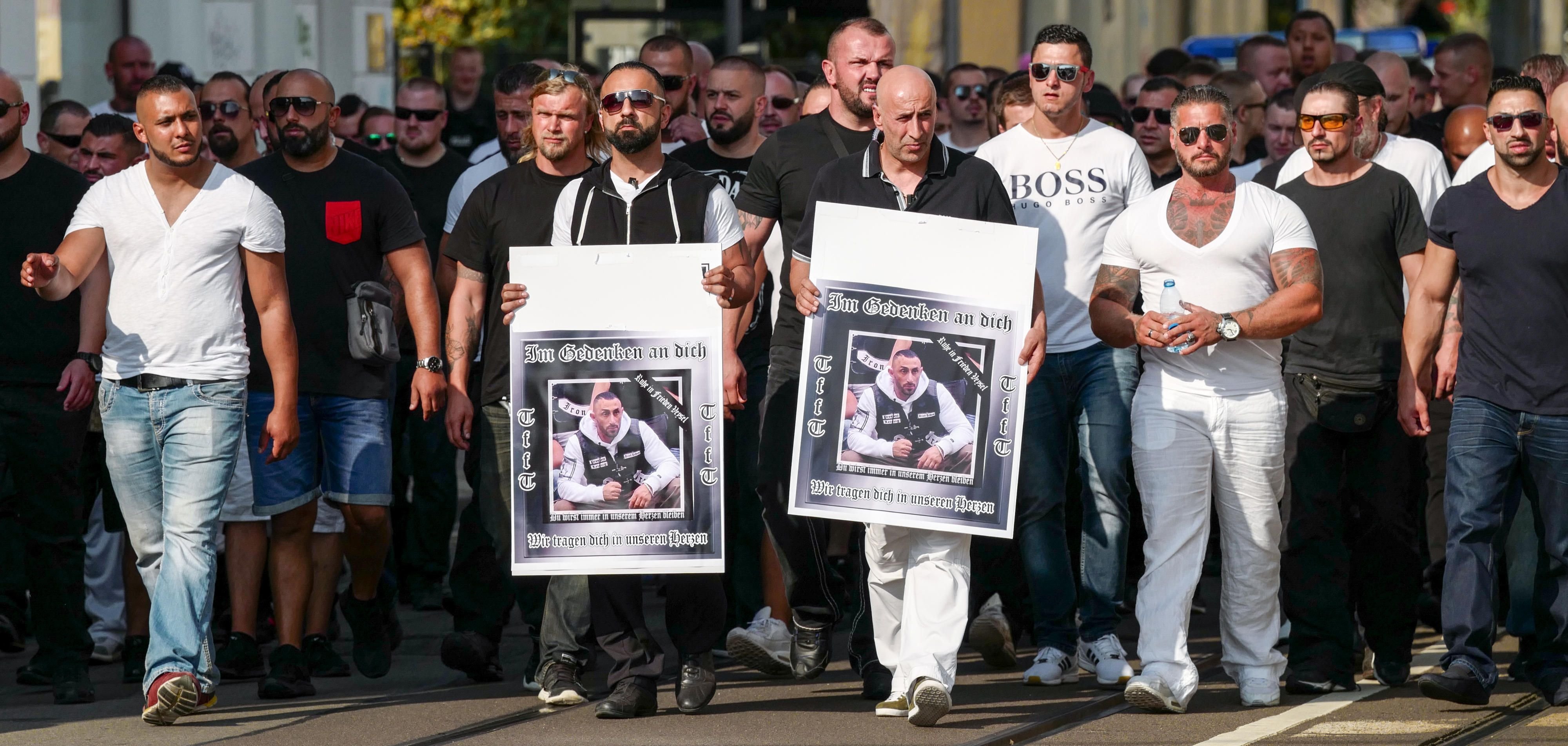 Mitglieder des Rockerclubs United Tribuns bei einem Trauermarsch am 10. September in Leipzig.