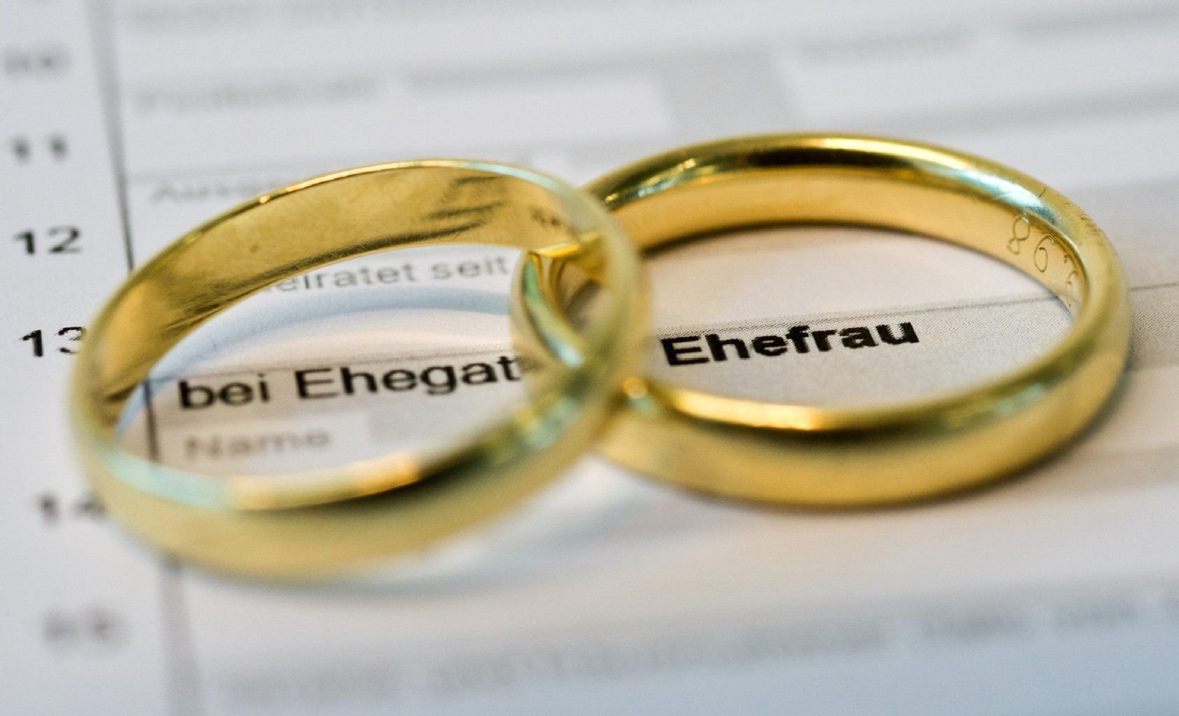 Die Steuerklasse zu wechseln, kann sich lohnen - nicht nur für frisch verheiratete Paare.