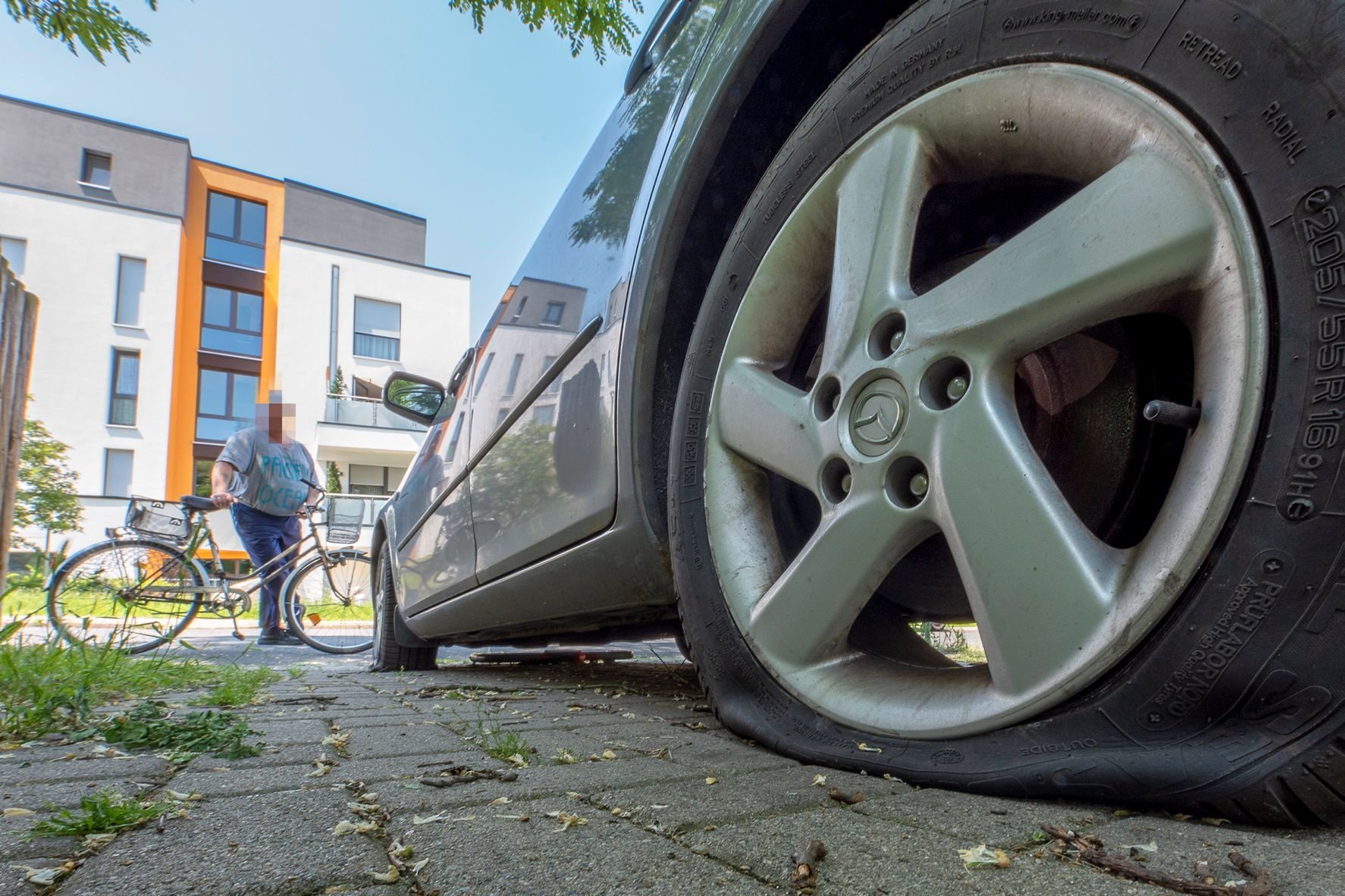 Am Theodor-Fontane-Ring in Thale wurden in der Nacht zu Mittwoch 48 Autoreifen zerstochen.