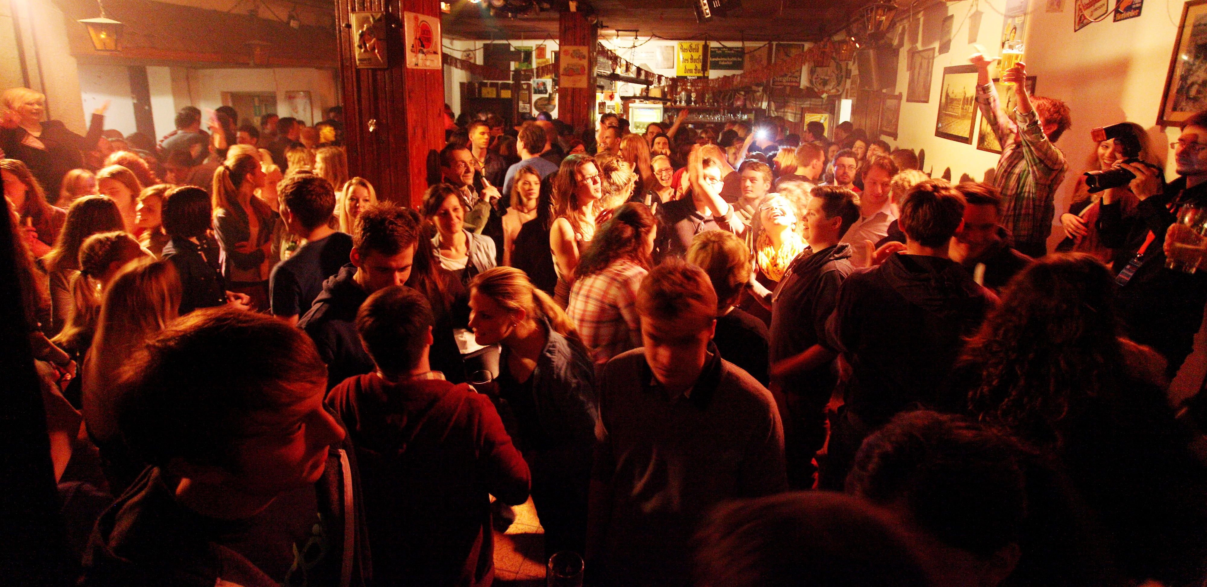 Am 29. Januar 2014 fand im Bauernclub in der Ludwig-Wucherer-Straße in Halle die letzte Party statt.