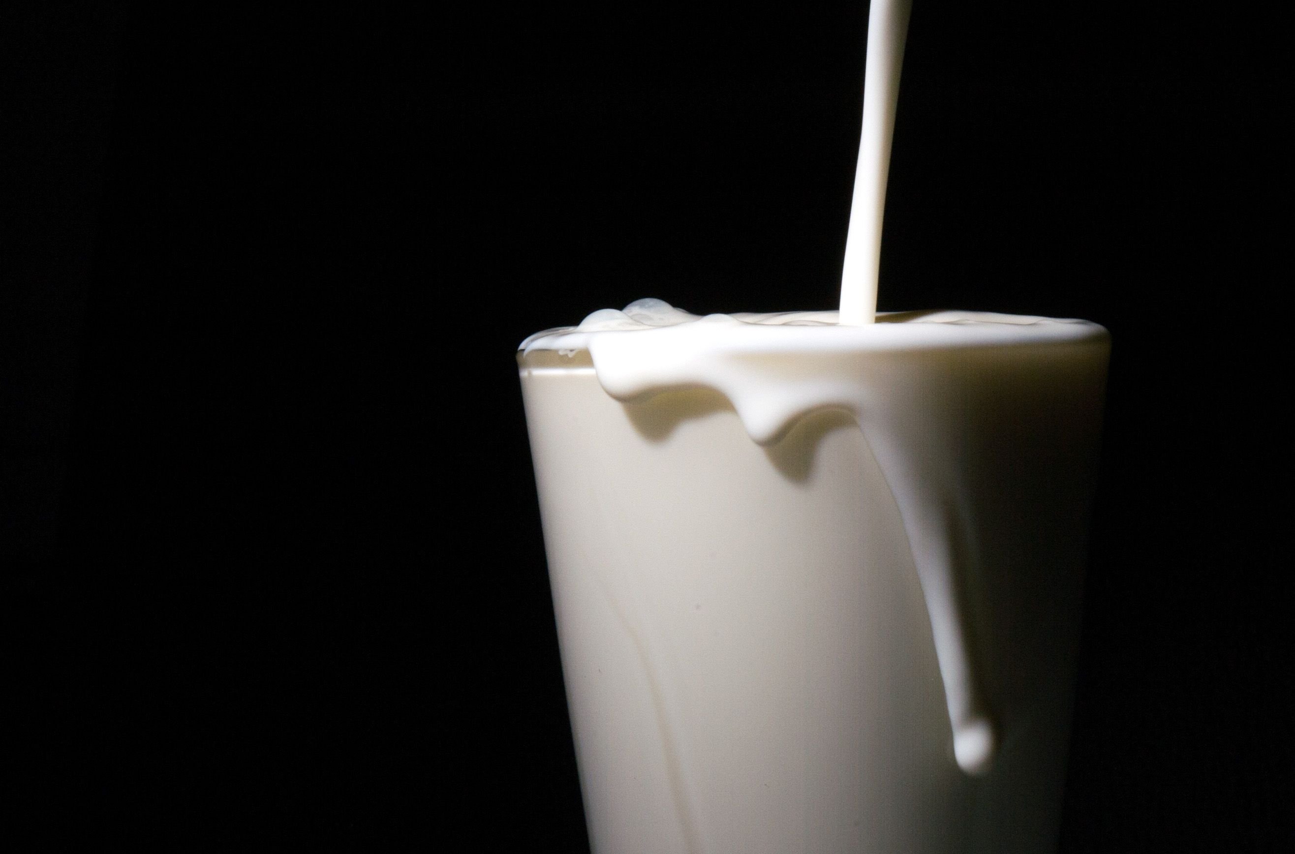 Immer mehr Menschen entscheiden sich gegen Kuhmilch. Ihnen stehen einige pflanzlichen Alternativen zur Auswahl.