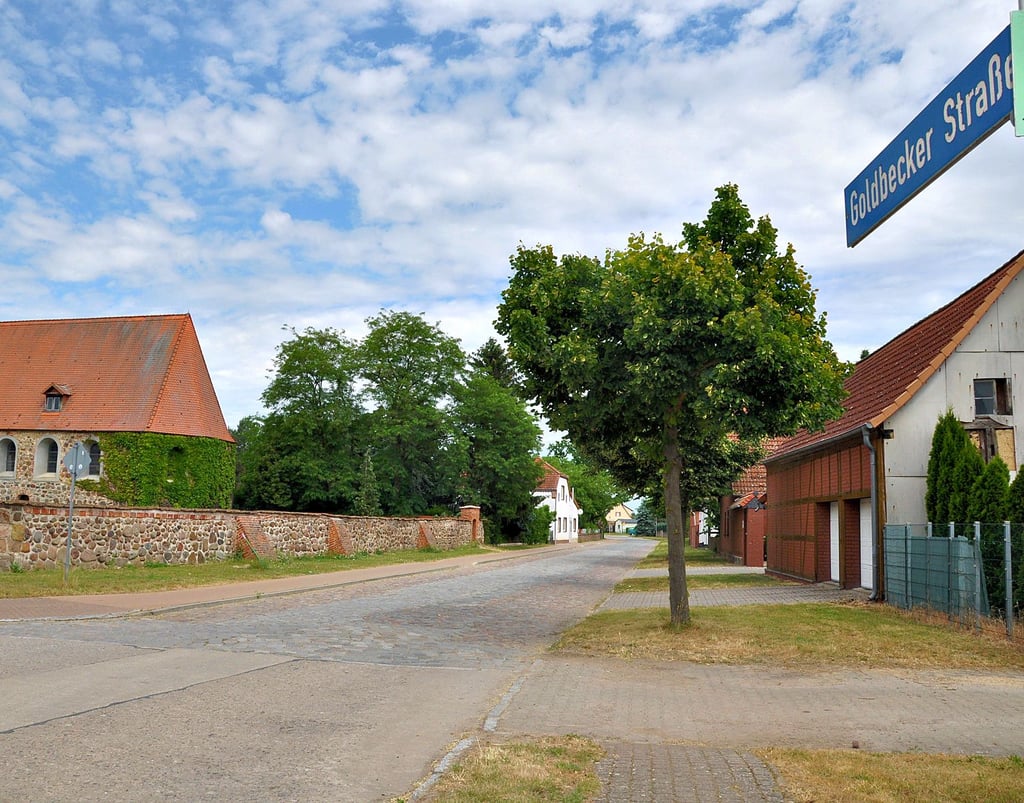 Die Anwohner der Goldbecker Straße in Eichstedt sind gegen eine Umbenennung der Straße. Der Rat eine eine endgültige Entscheidung noch nicht gefällt.