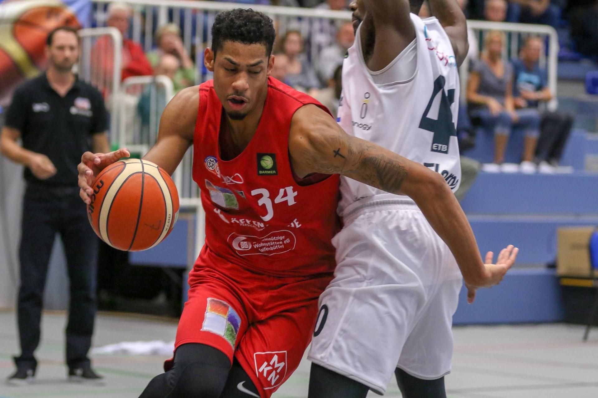 MBC-Zugang Anthony Okao (l.), hier 2018 im Trikot der Herzöge Wolfenbüttel.
