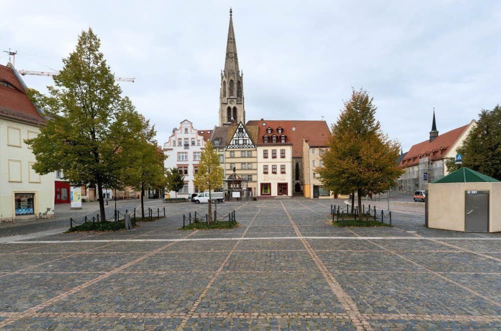 Gerade werktags herrscht auf dem Markt in Merseburg tote Hose: Wird der Platz künftig nur noch für wenige Feste und zum Parken genutzt?