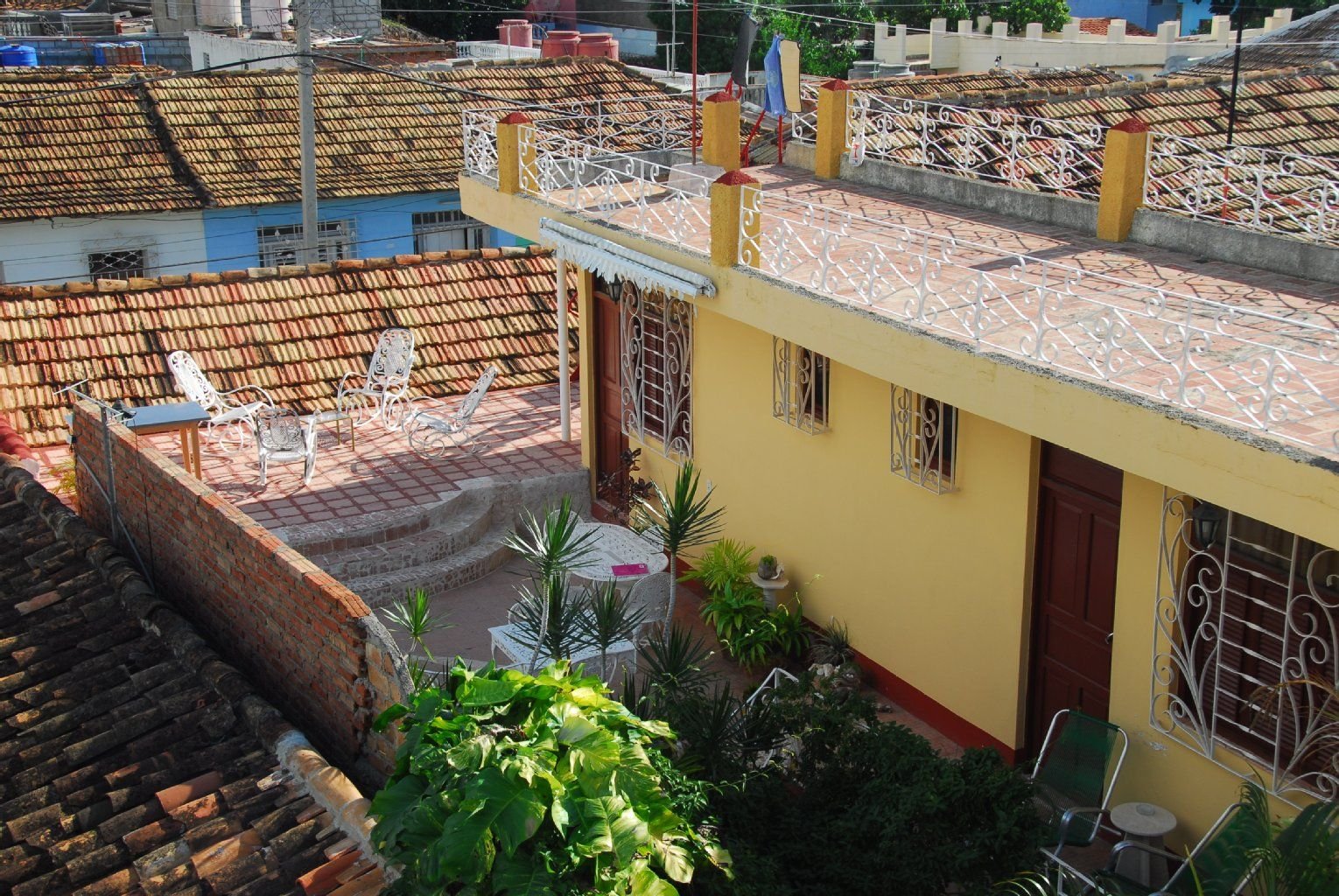 Verwitterter Charme: Kubanische Etagenhäuser wie hier in Trinidad, in denen ganz normale Familien wohnen, kommen bei der Rundreise von Marco Polo gut bei den Kunden an.