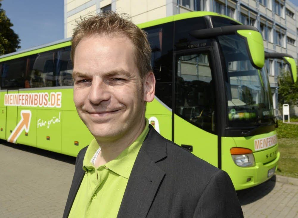 Mein-Fernbus-Chef Torben Greve tourt derzeit durch Deutschland. Zuletzt machte er in Halle Station.