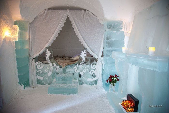 Gegen die Kälte im Iglu-Hotel helfen Schlafsäcke, die bis zu 30 Grad unter null wärmen.