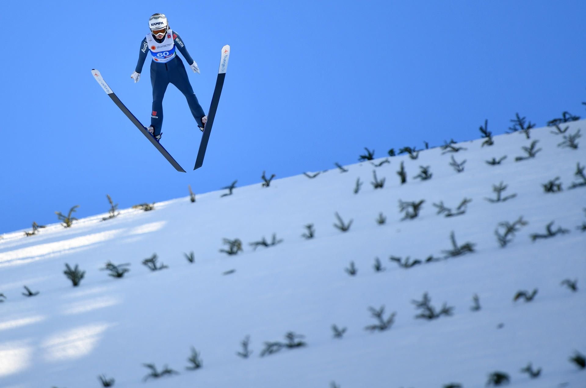 Die Skispringerinnen bekommen im Einzel für den Sieg nur rund 7000 Euro, die Männer rund 25 000.