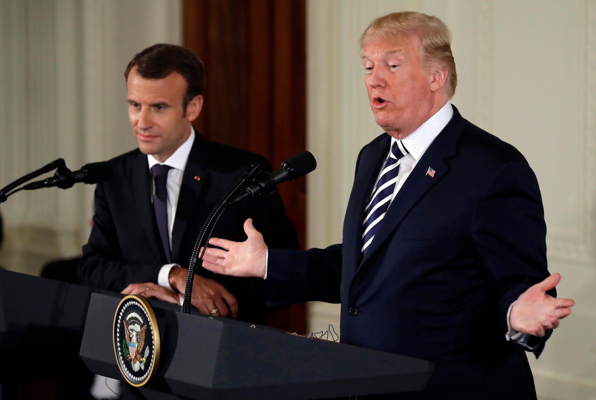 Donald Trump (r.) und Emmanuel Macron im Weißen Haus