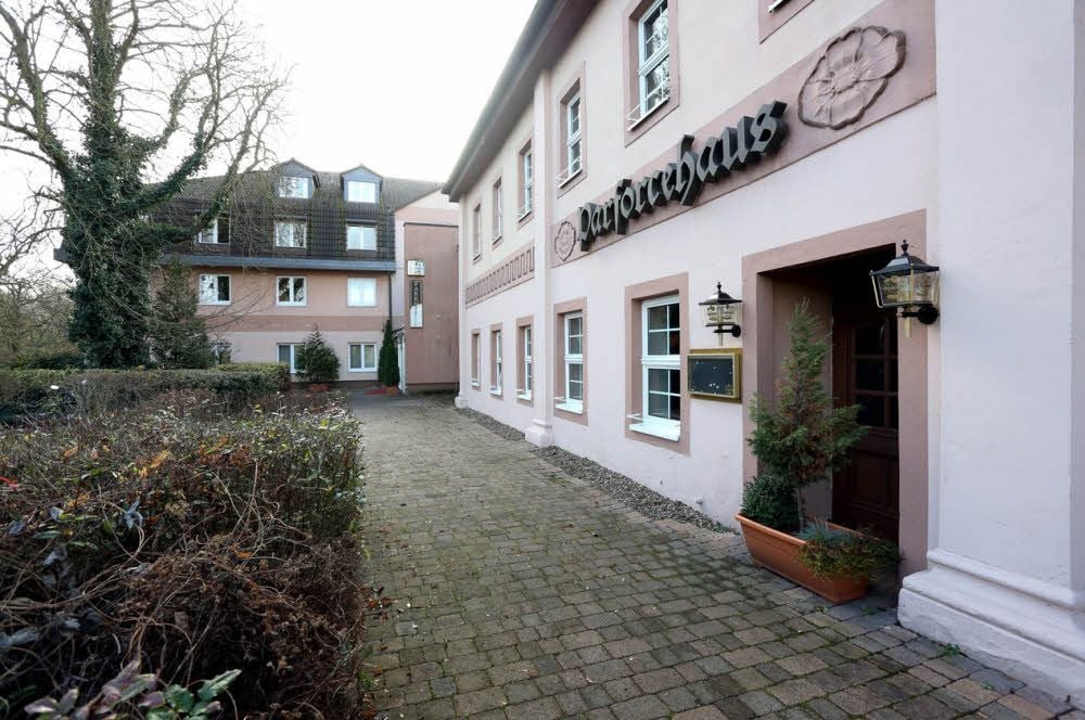 Während das leerstehende Parforcehaus in Bernburg den Steuerzahler dieses Jahr 890.000 Euro kostet, mietet das Land für 650.000 Euro eine weitere Immobilie in Bernburg als Flüchtlingsunterkunft an.
