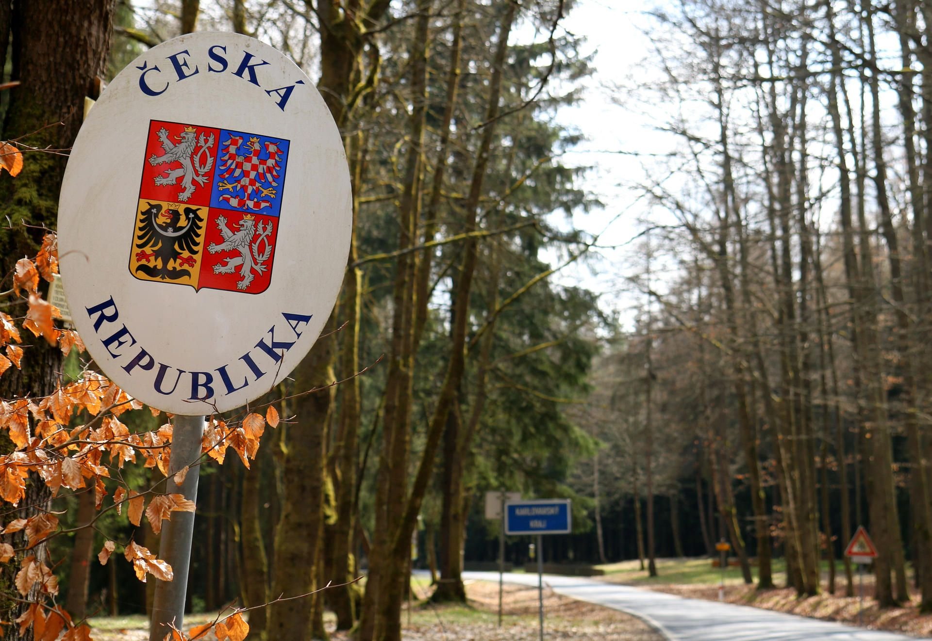 Ein Schild am Grenzübergang zwischen Deutschland und Tschechien in Erlbach (Sachsen) mit der Aufschrift „Ceska Republika“ ist in Erlbach zu sehen.