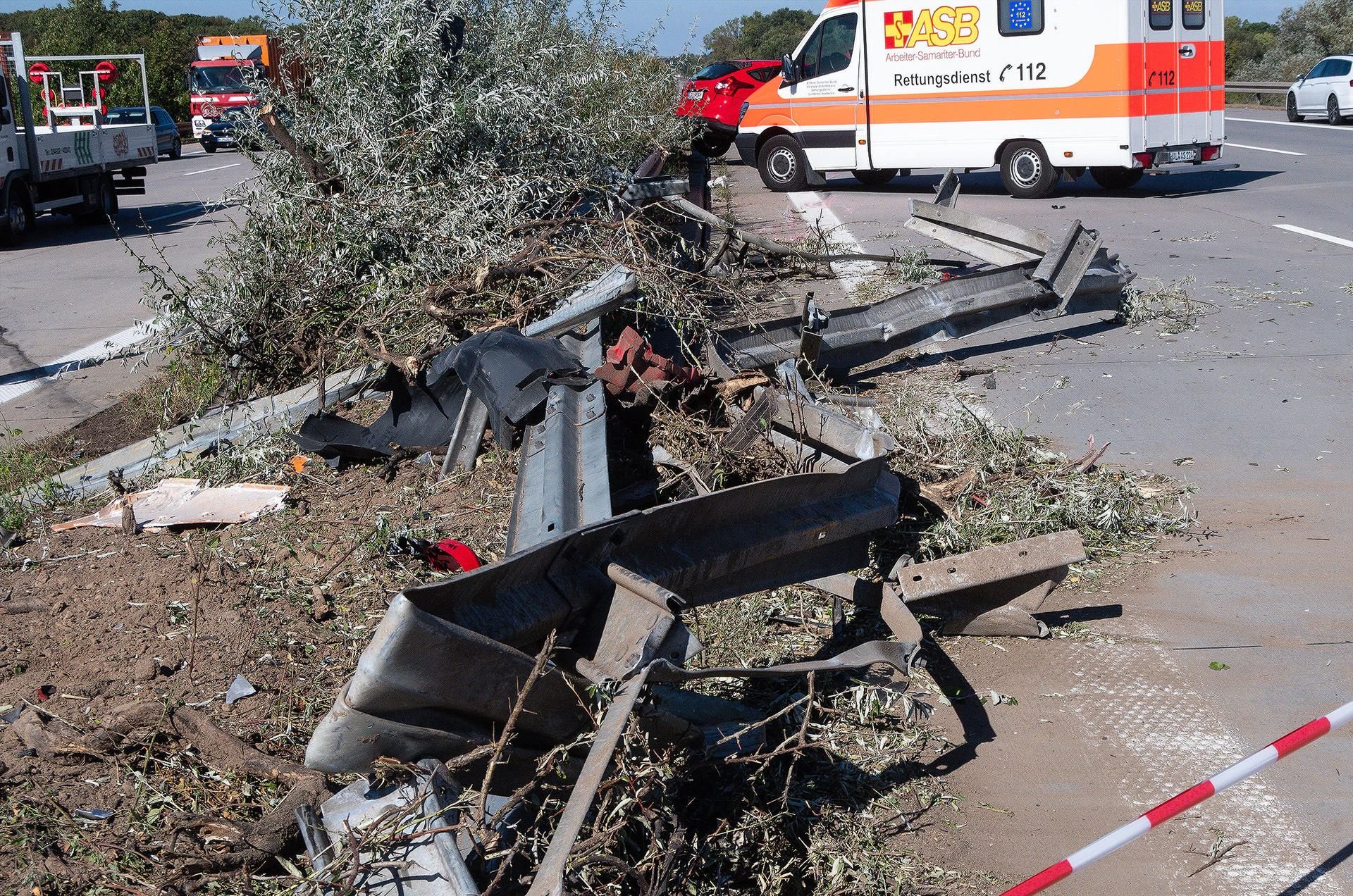 Durchbrochene Leitplanke an der A9