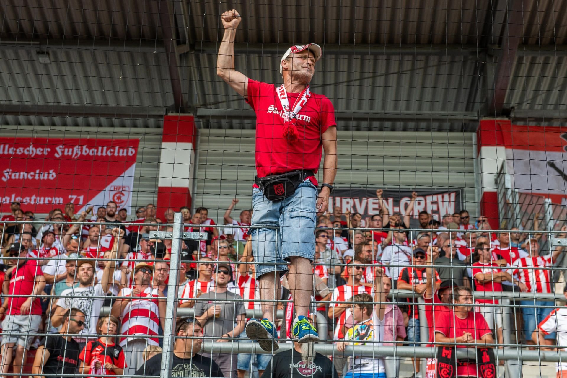 Fußballfans in Halle zahlen verhältnismäßig wenig für Bier und Bratwurst im eigenen Stadion.