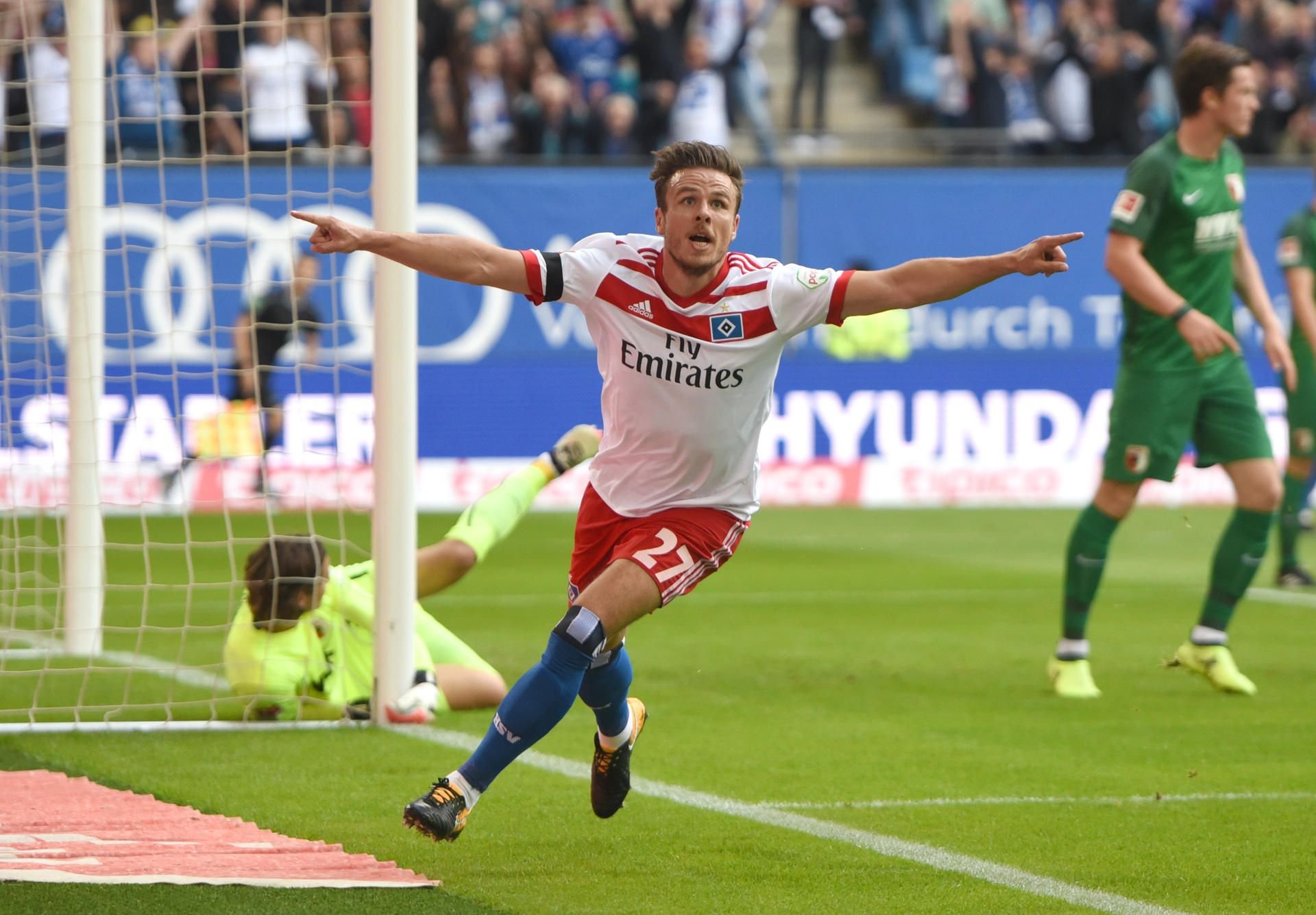 Da war die Welt für Nicolai Müller noch in Ordnung: Der HSV-Profi hatte soeben das 1:0 für sein Team gegen Augsburg geschossen.