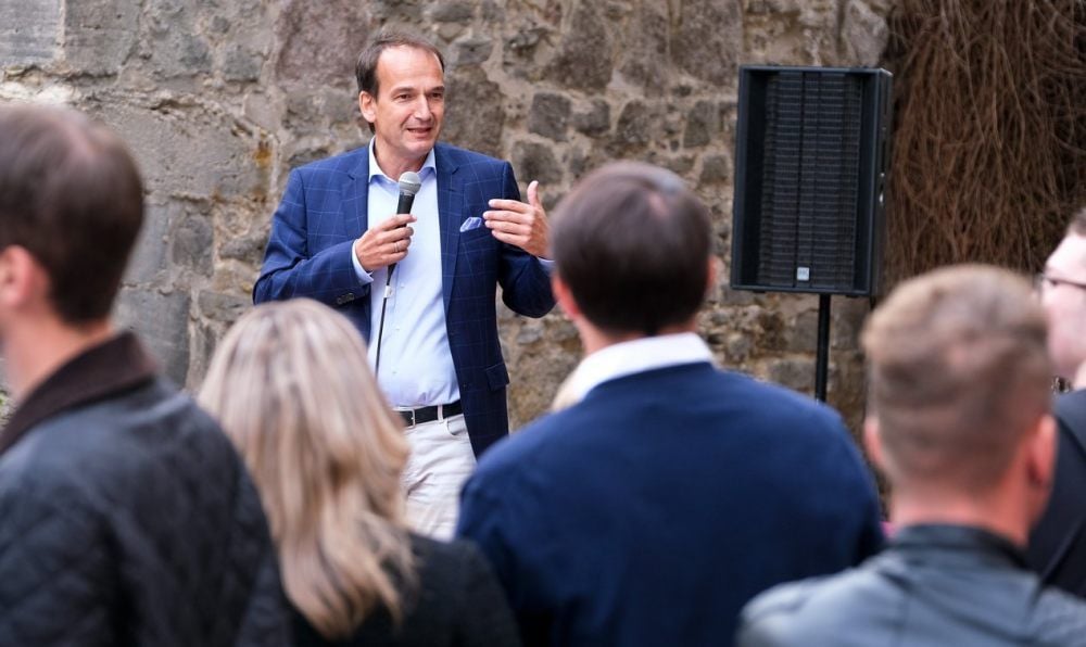 Andreas Silbersack zeigt sich siegessicher. „Ich will den Ratshof unbedingt stürmen“, schmetterte er am Samstag ins Mikrofon.