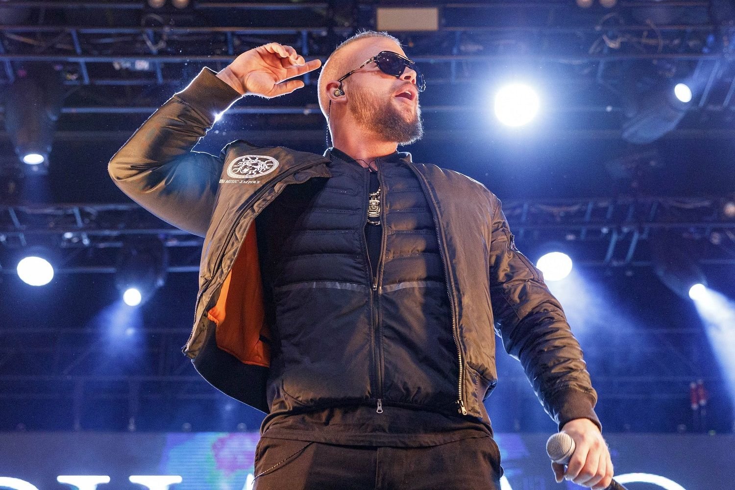 Rapper Kollegah hat einen Fan beim Konzert in Leipzig ins Gesicht geschlagen.