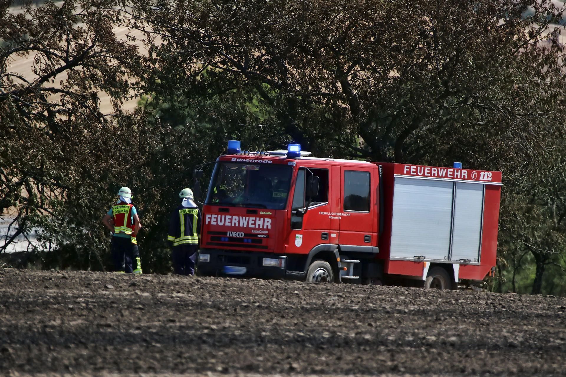 Die Feuerwehr aus Bösenrode war wie andere Einsatzkräfte vor Ort, als ein Lkw auf der A38 ausbrannte, die Böschung daneben Feuer fing und eine Feuerwalze auf Bösenrode zukam.