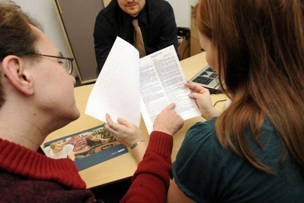 Kunden mit negativen Schufa-Einträgen haben es oftmals schwer: Einen gesetzlich geregelten und garantierten Kontozugang gibt es bisher nur in acht Bundesländern.