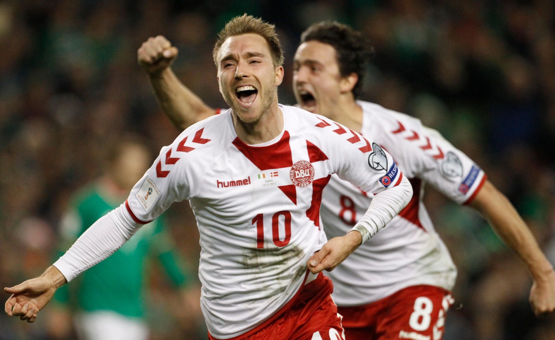 Christian Eriksen bejubelt seinen Treffer gegen Irland