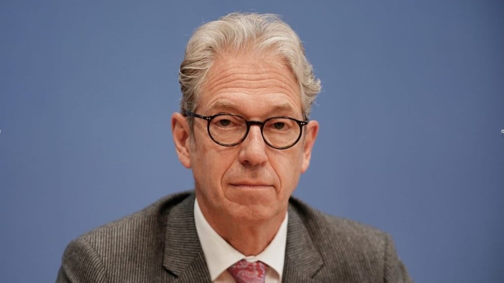 Kassenärzte-Chef Andreas Gassen rechnet mit einem baldigen Ende der Corona-Pandemie.