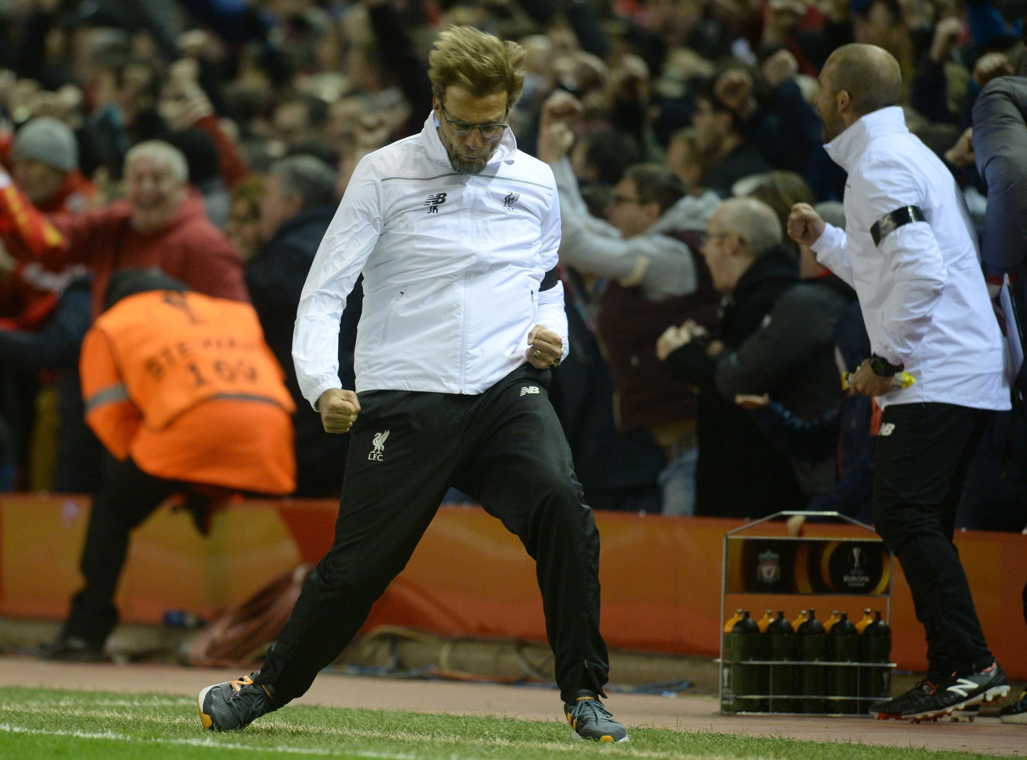 Jürgen Klopp in Aktion: Der Liverpool-Coach gibt beim Jubeln alles.