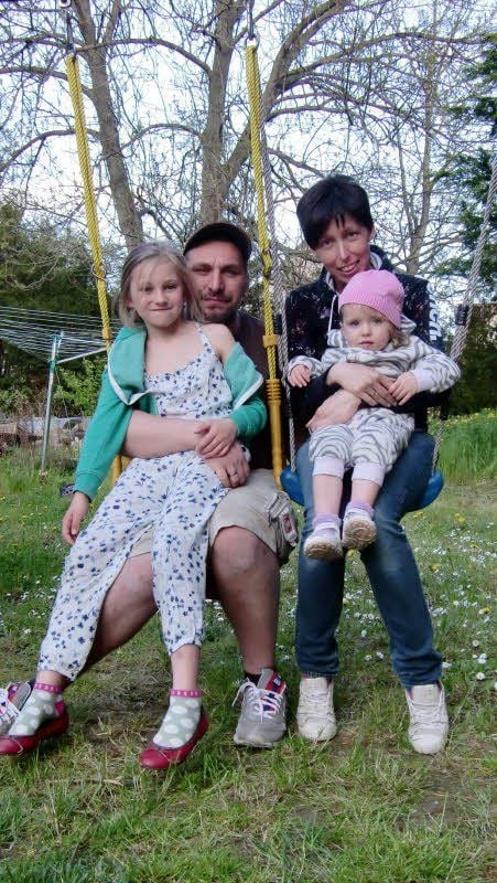 Nele (l.) und Mia sind für Sebastian und Andrea Bendrick das größte Glück.