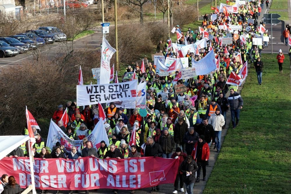 In Magdeburg demonstrierten Ameos-Mitarbeiter aus dem Salzlandkreis am Mittwoch eindrucksvoll für ihre Forderungen.