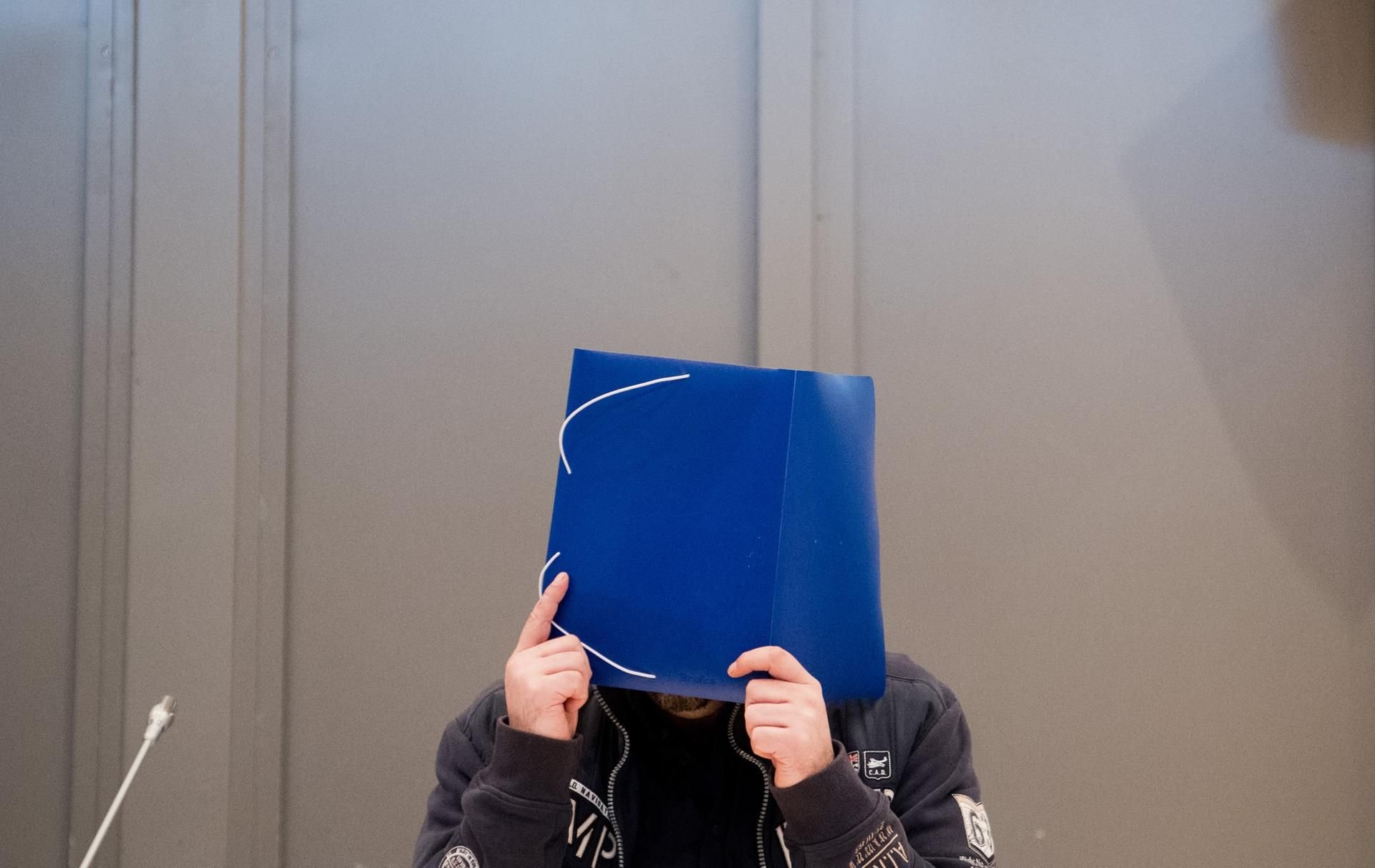 Der Angeklagt Nils Högel im Gerichtssaal.