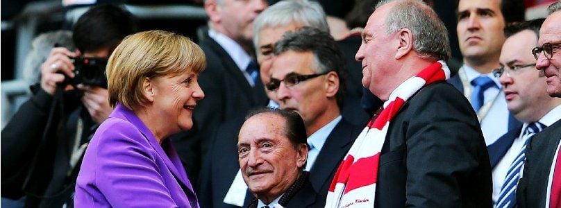 Uli Hoeneß (r.) und Kanzlerin Angela Merkel beim Champions-League-Finale 2013.