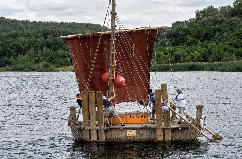 Das Experimentalfloß segelte 2017 erstmals auf dem Geiseltalsee.